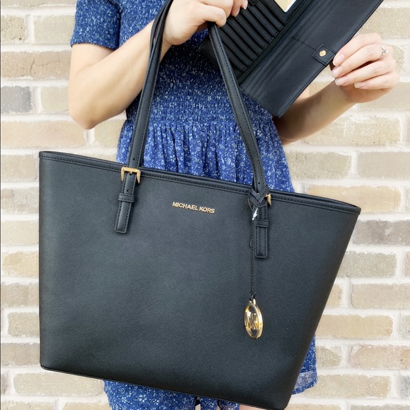 ‼️SALE‼️🥰🥰-NWT Michael Kors Tote - Picture 3 of 6